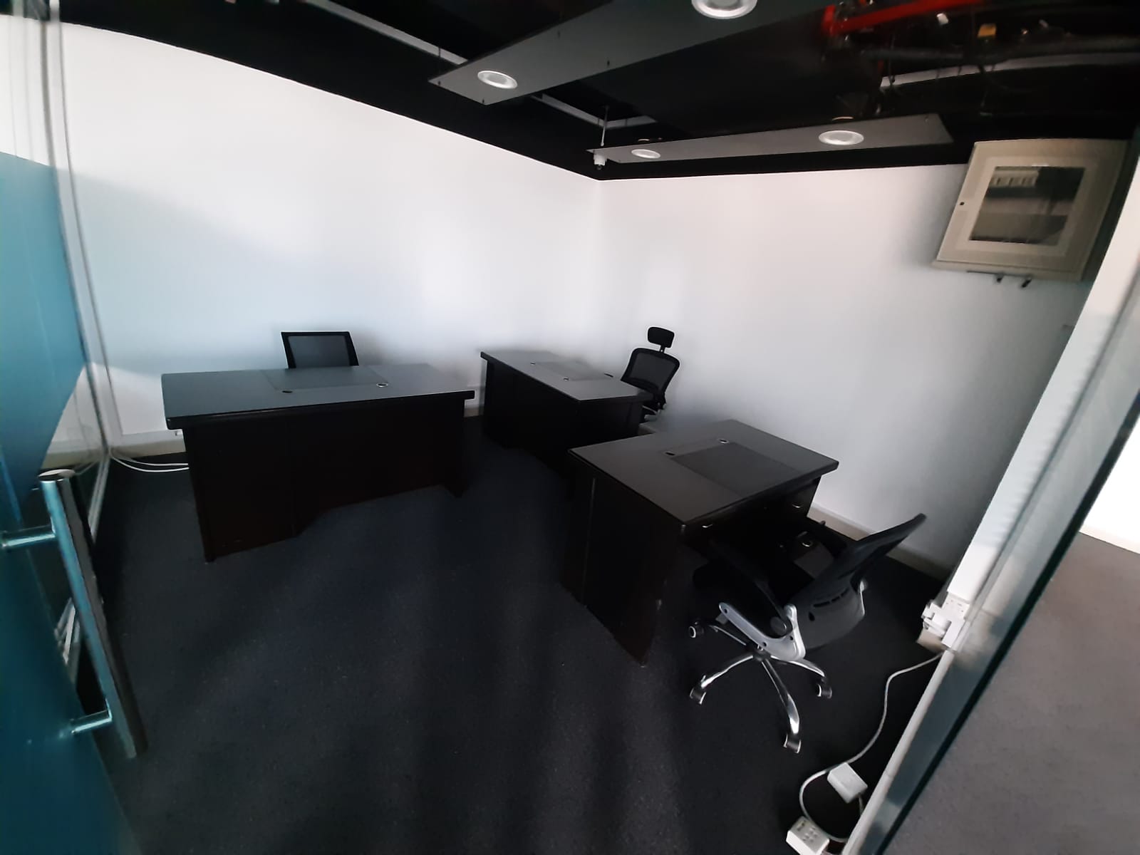 || STUNNING OFFICE || VACANT || FURNISHED ||