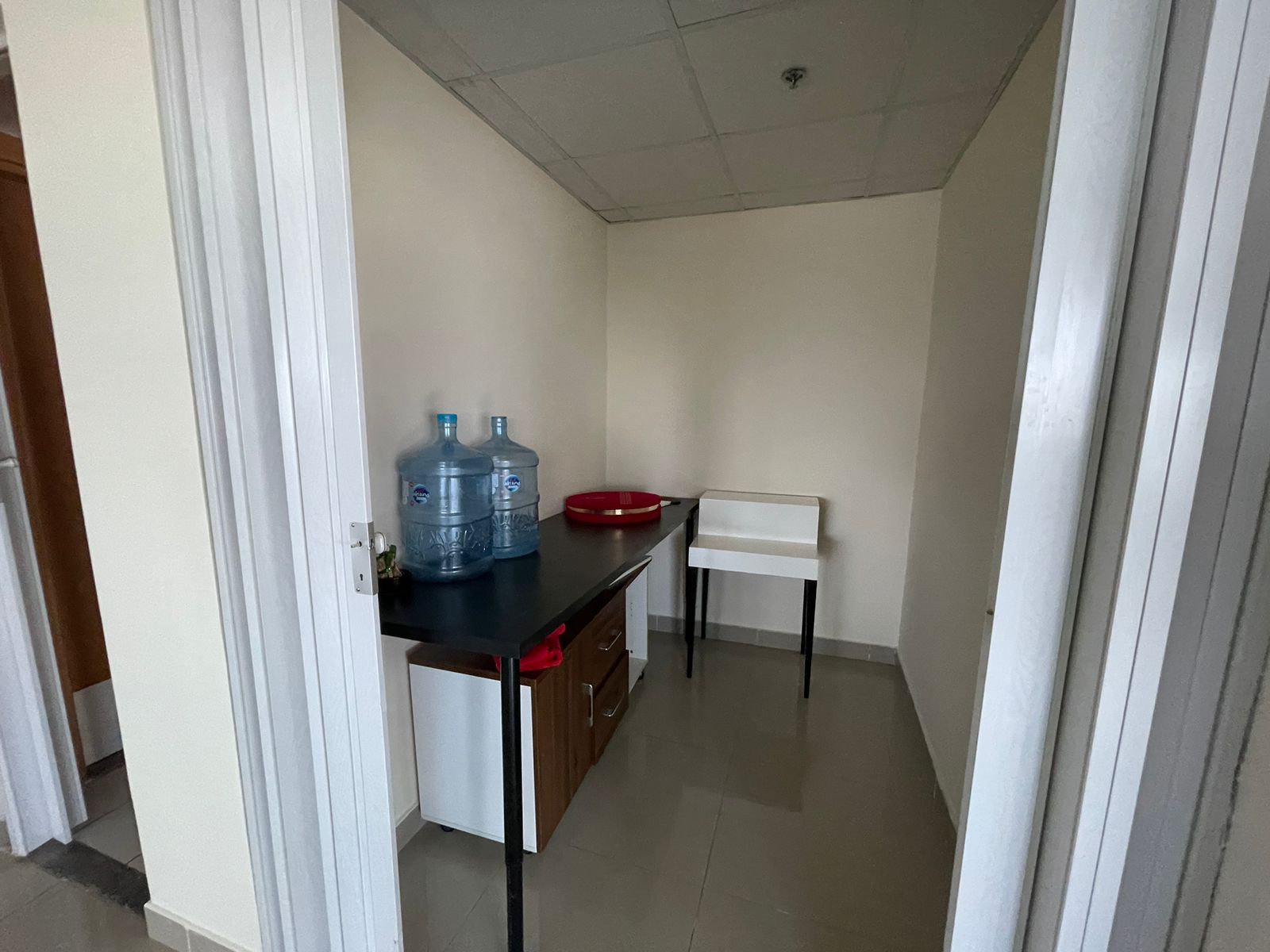 FULLY FURNISHED |1,300 SQ FT OFFICE |  FULLY FITTED | WASHROOM  AND PANTRY INSIDE |