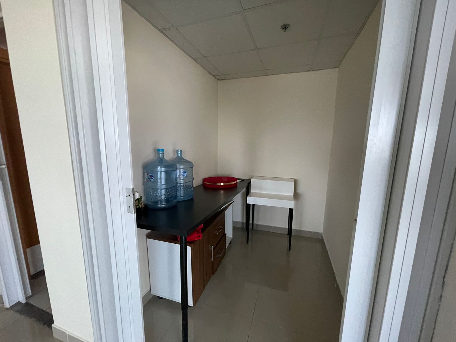 FULLY FURNISHED |1,800 SQ FT OFFICE |  FULLY FITTED | WASHROOM  AND PANTRY INSIDE |