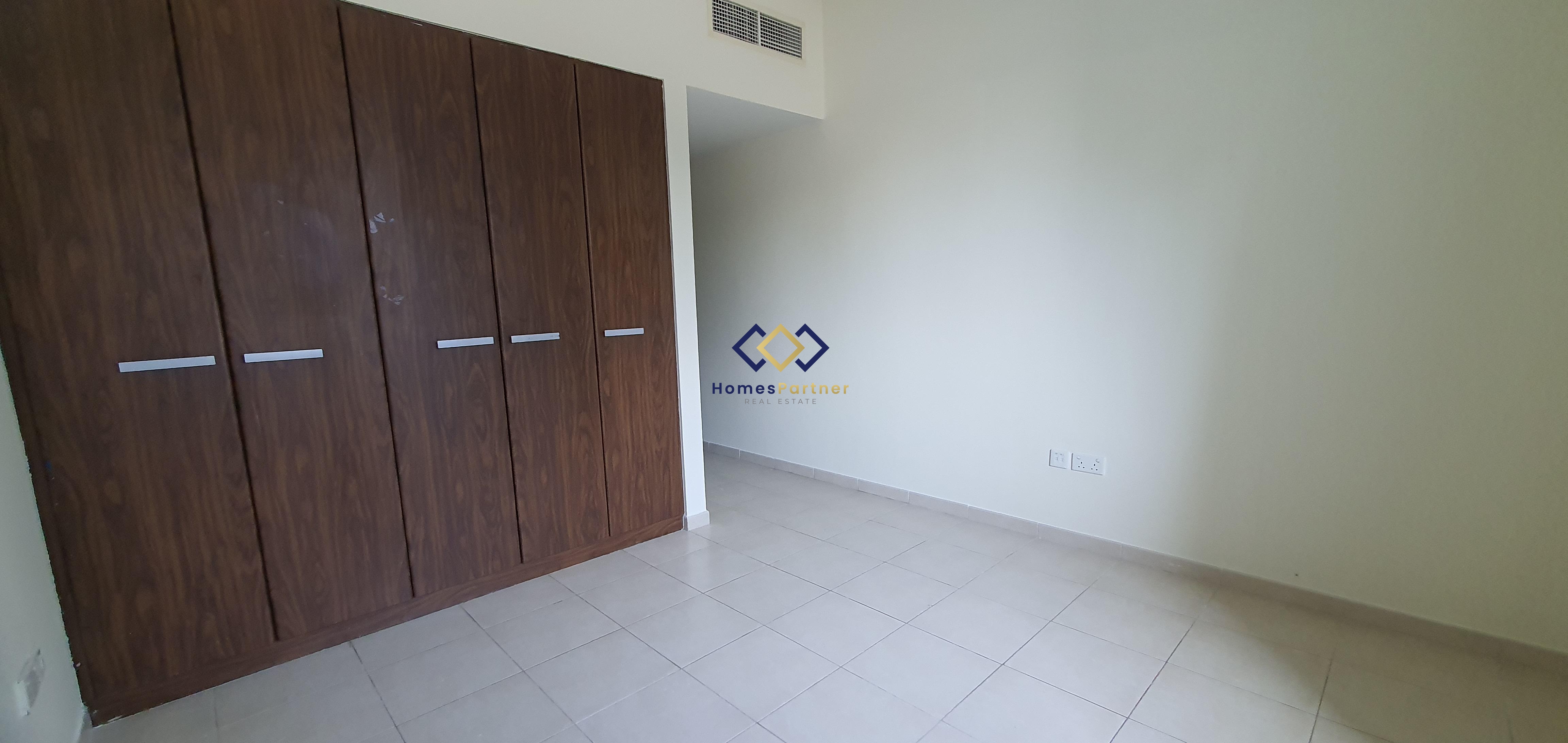 2 BEDROOMS IN EXECUTIVE TOWER | BURJ KHALIFA VIEW | VACANT | WELL MAINTAINED